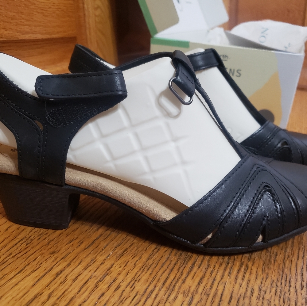 Earth origins new in box black sz 8